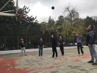 喊你来京平篮球队找到你的科比和姚明啦!