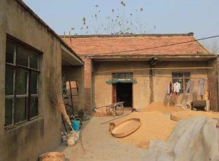 宅基地已经卖给村民,遇到房屋拆迁村集体还有所有权吗?