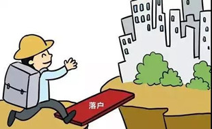 土地承包再延长30年,进城落户后土地会被收回吗?